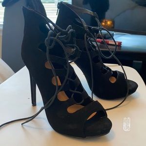 Glaze Black Velvet Lace Up Pumps